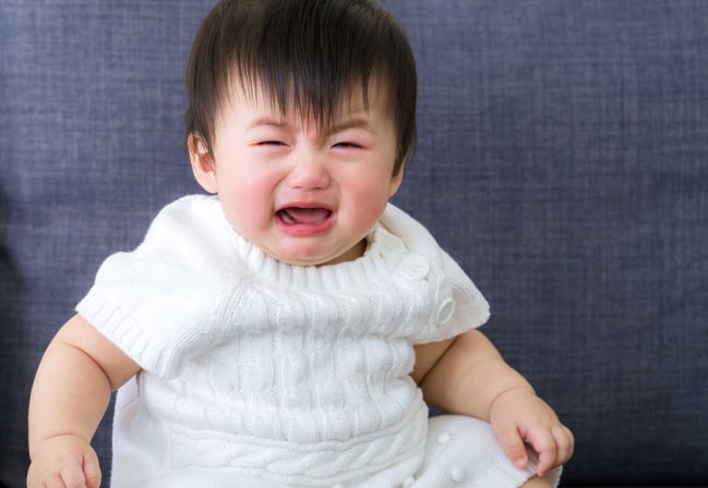 Cách dỗ trẻ khóc đêm: 7 tuyệt chiêu xoa dịu cơn quấy khóc của bé
