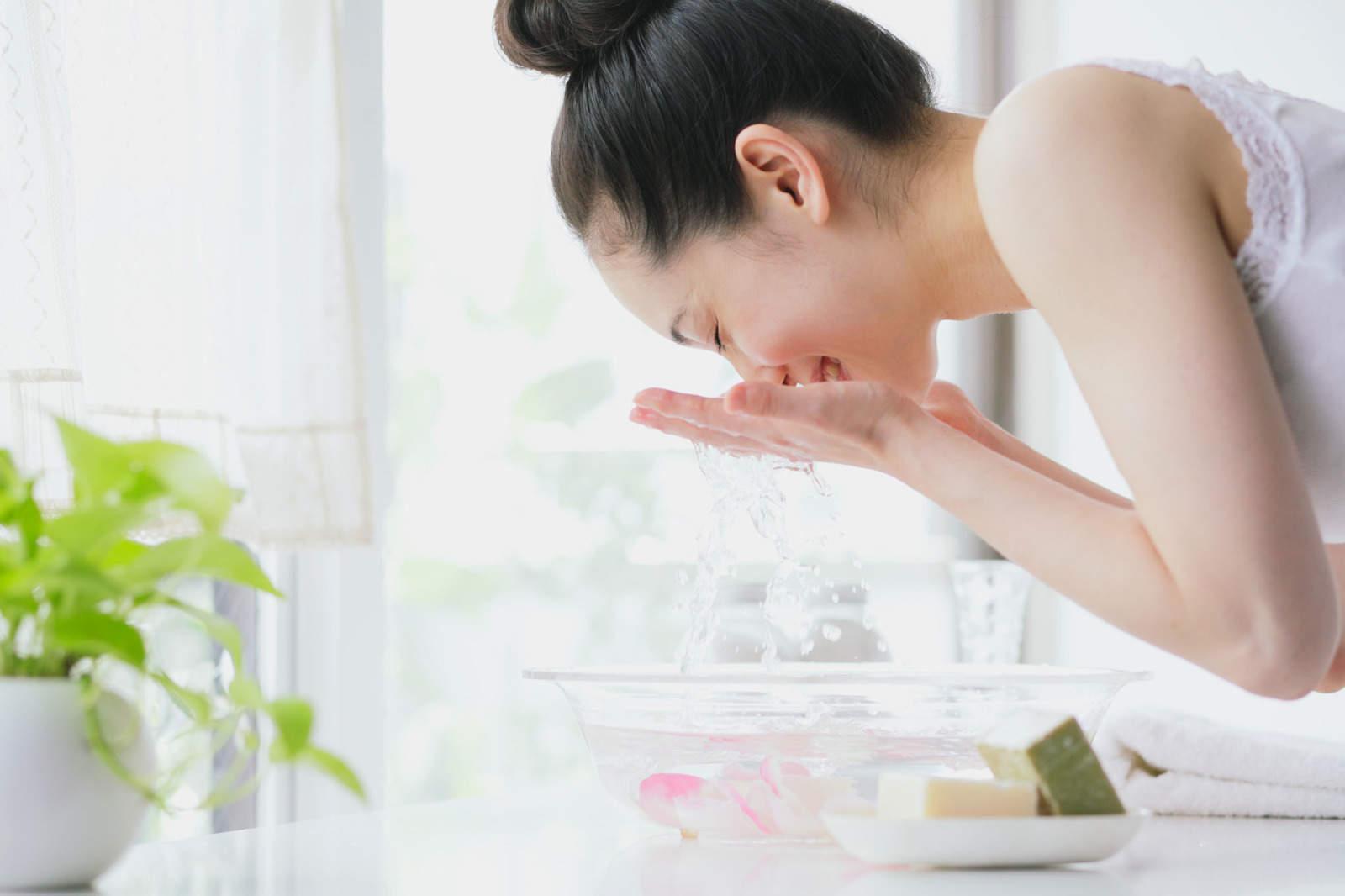 Nên rửa mặt bao nhiêu lần một ngày?