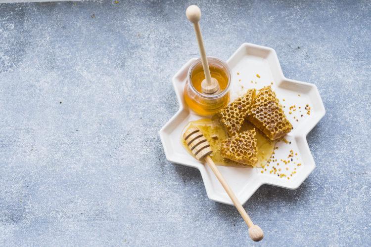 Dùng mật ong trị mụn trứng cá thế nào cho hiệu quả?