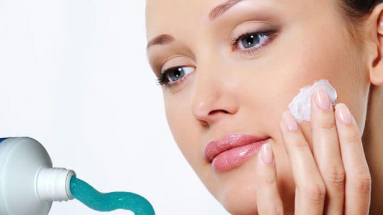 Cách trị mụn nhọt bằng kem đánh răng