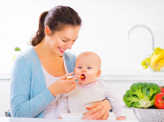 Tập ăn dặm cho bé nên bắt đầu thế nào? Bí quyết để bé ăn ngoan, đủ chất