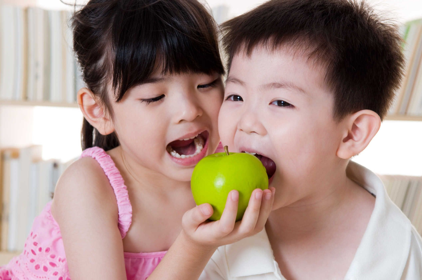 Mách bạn 4 loại thực phẩm tốt cho răng của bé