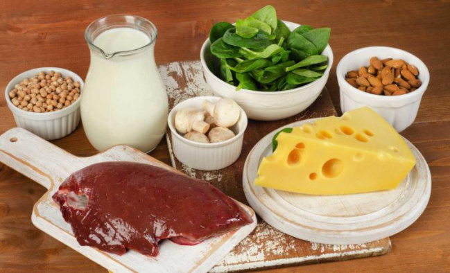 Thiếu máu? Bổ sung ngay vitamin B12 và axit folic