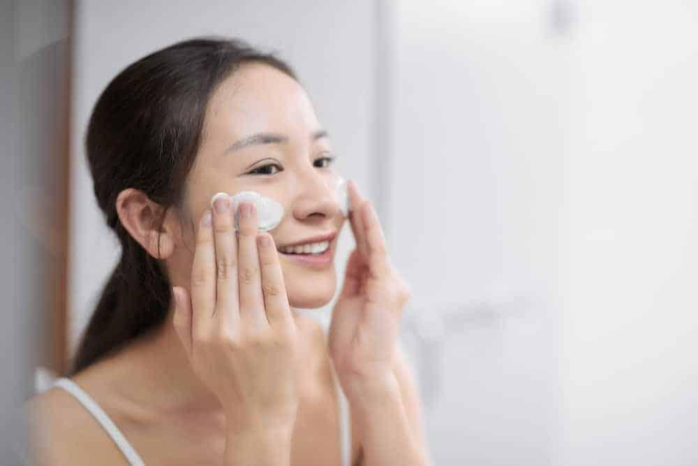 Mụn đầu trắng: Nguyên nhân, cách điều trị và phòng ngừa