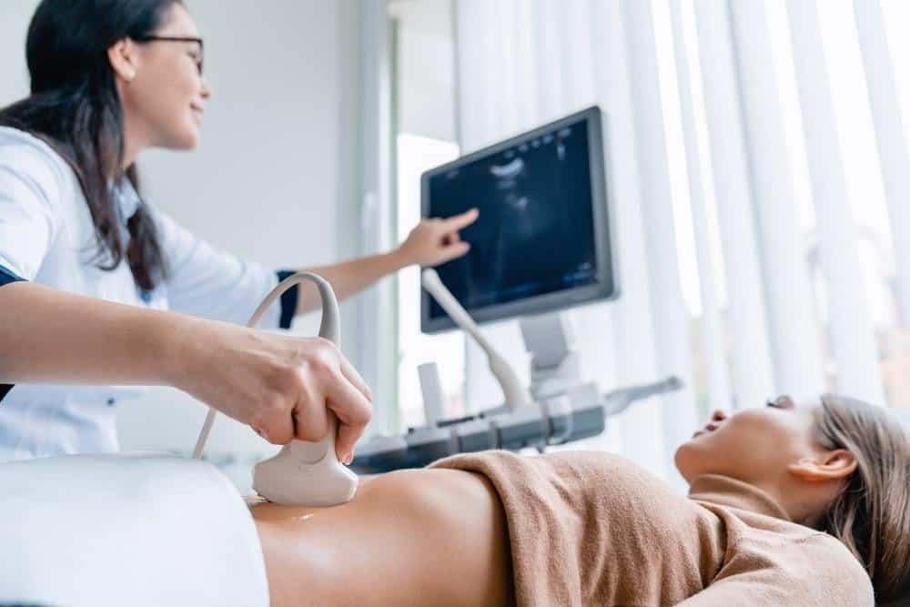 Ngoài thử thai bằng que, siêu âm thai cũng có thể xác định phụ nữ có “tin vui