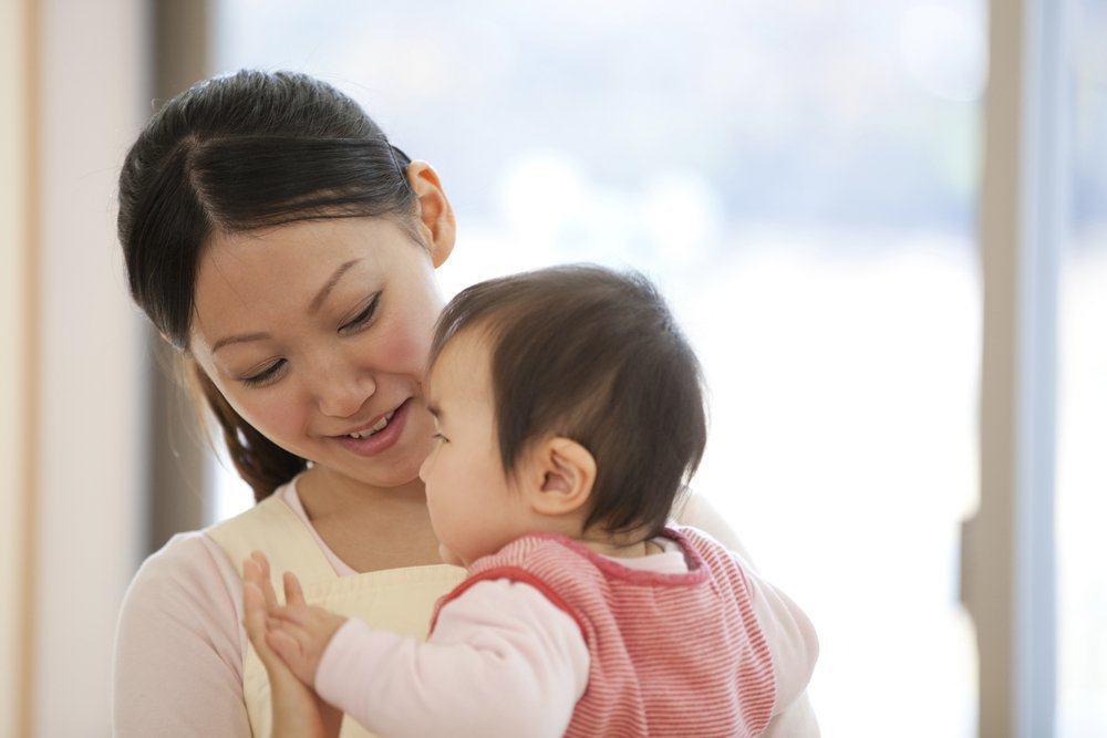 Làm gì khi trẻ sơ sinh bị táo bón?