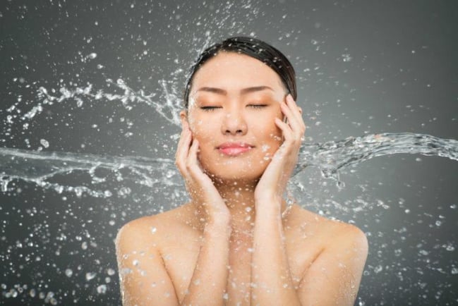 Mẹo rửa mặt đúng cách cho làn da trắng sạch mịn màng
