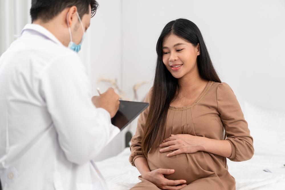 Chuyên gia giải đáp: Vỡ nước ối bao lâu thì sinh, mẹ bầu cần làm gì?