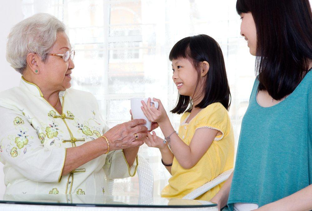 Dạy con biết cách tôn trọng: tưởng dễ mà lại khó