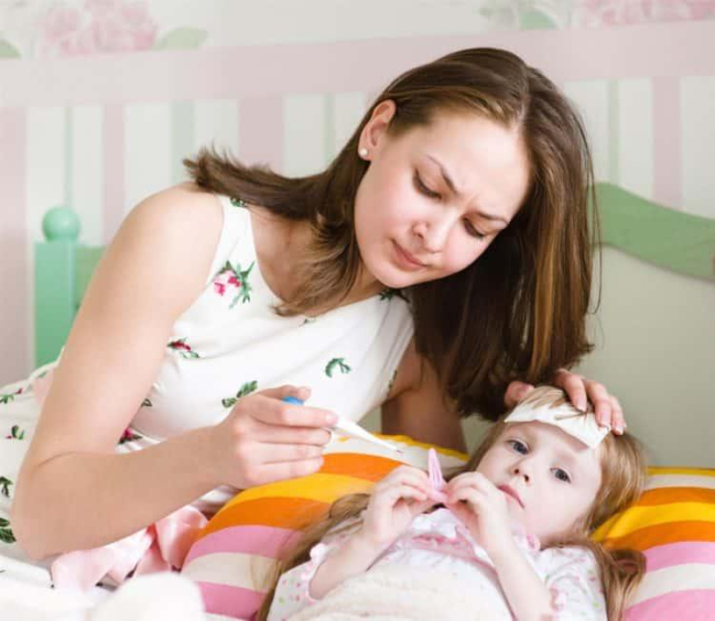 8 cách hạ sốt cho trẻ khẩn cấp cha mẹ nhất định phải nhớ