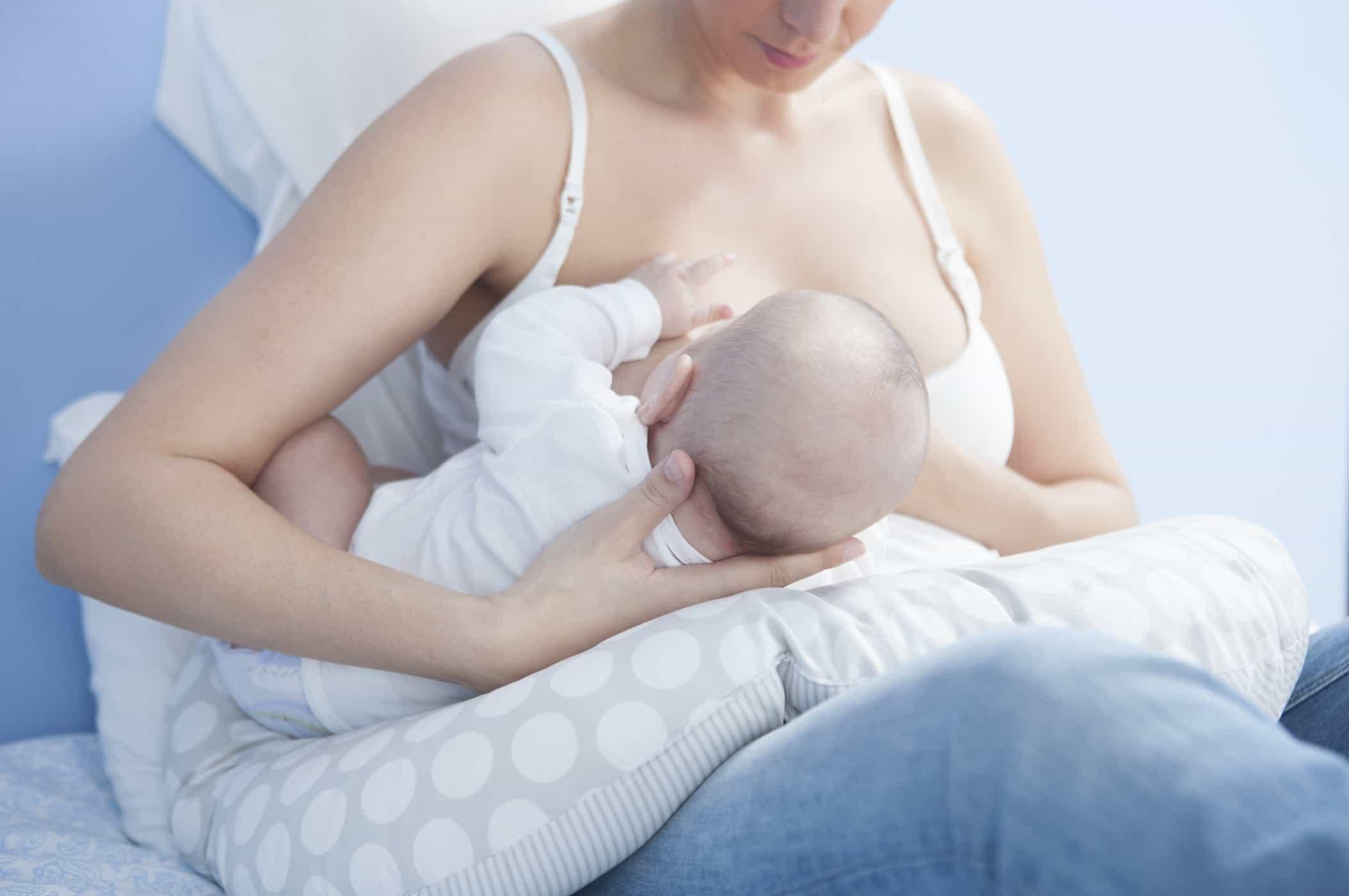 Mẹ bị thiếu sữa/ít sữa: nguyên nhân và cách khắc phục