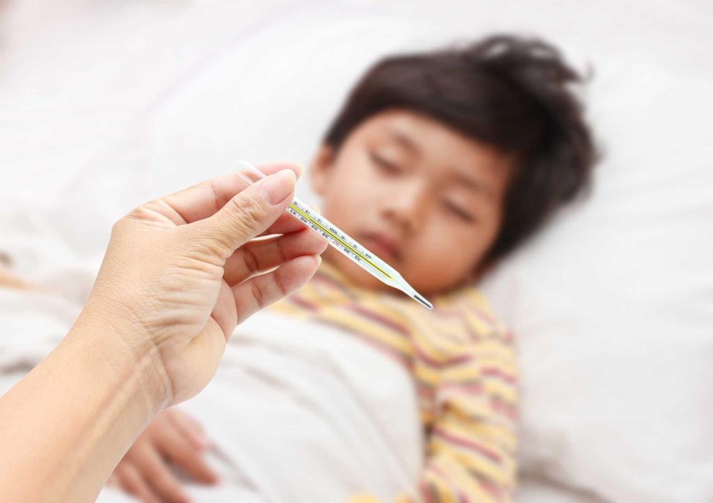 6 cách hạ sốt ngay tại nhà vừa nhanh chóng vừa hiệu quả