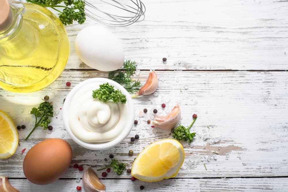 Bà bầu có được ăn sốt mayonnaise? Mẹ hãy lưu ý về cách ăn loại sốt này