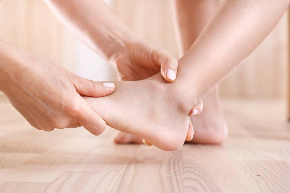 nguyên nhân bị bàn chân bẹt ở người lớn