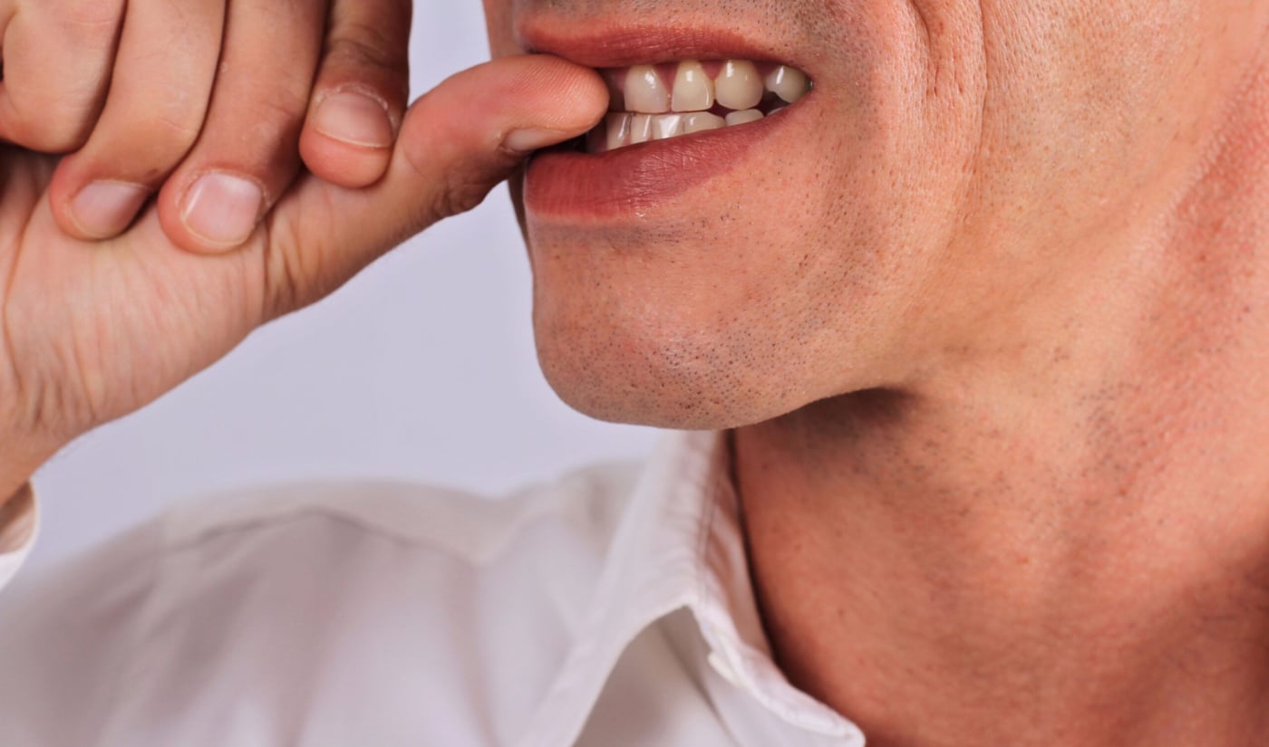 Tật cắn móng tay có ảnh hưởng đến sức khỏe không?