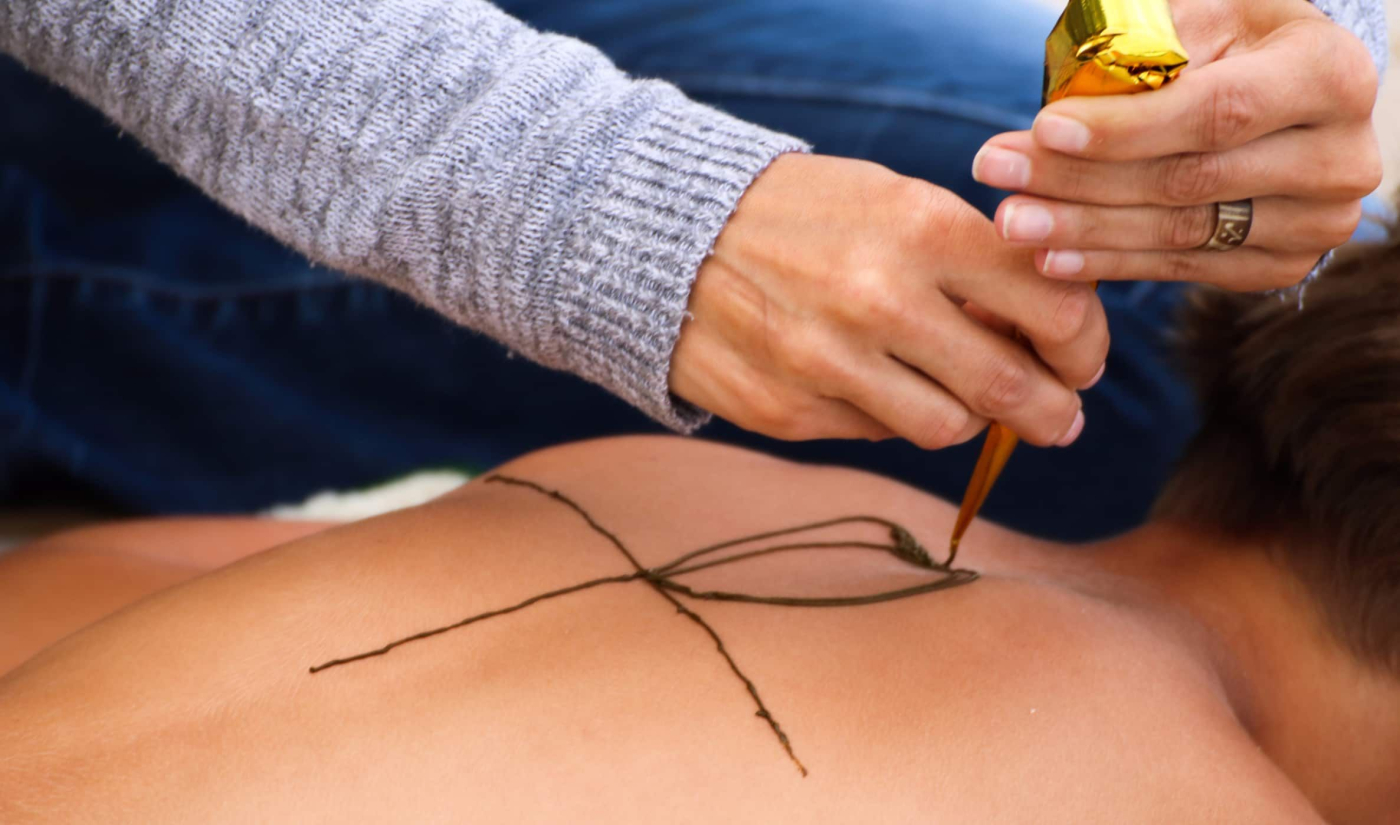 Xăm mình và xỏ khuyên: Nguy hiểm không ngờ và cách bảo vệ bản thân