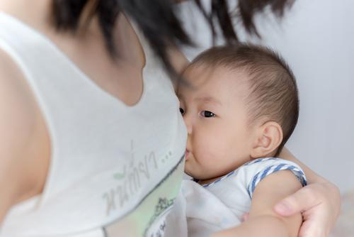 Mẹ bị cảm có nên cho con bú? 7 thuốc trị cảm cúm an toàn cho mẹ và bé