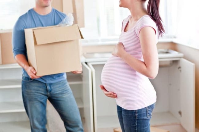 Bạn bầu mang đồ nặng có được không? Cần lưu ý gì về an toàn?