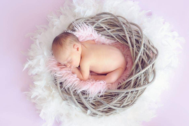 10 lý do khiến bé thức dậy lúc nửa đêm