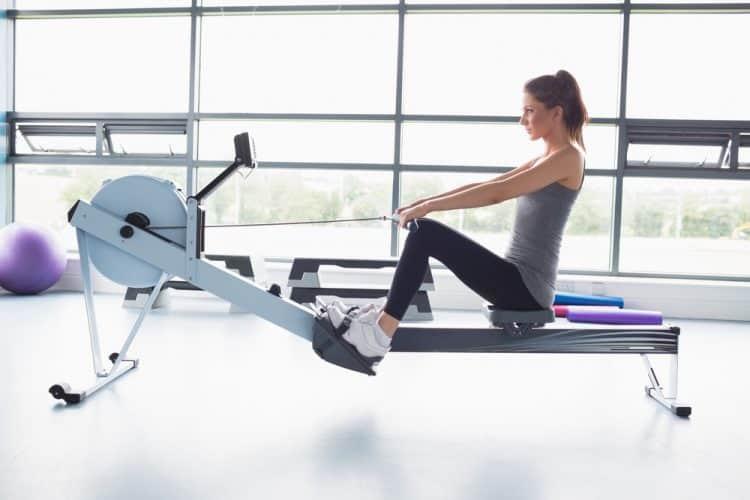 máy chèo thuyền trong phòng gỵm