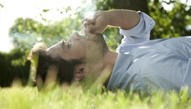 Hút thuốc và quan hệ bằng miệng: Hiểm họa khôn lường!