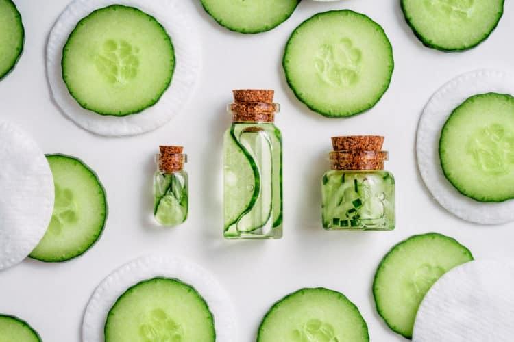 Dưa chuột làm dịu da bong tróc