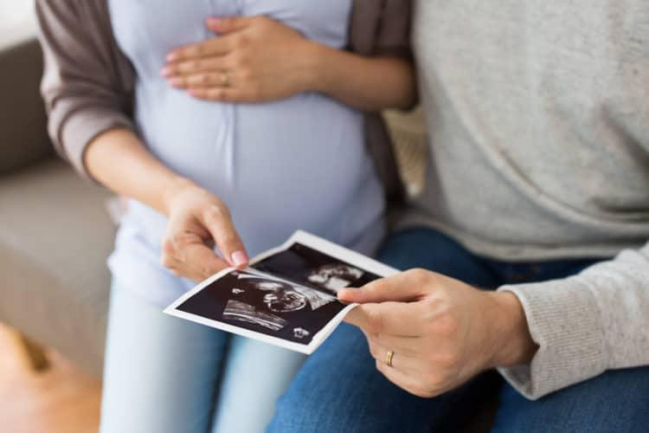 Cách phân biệt thai nhi nấc cụt và thai máy - Bé nấc nhiều có sao không?