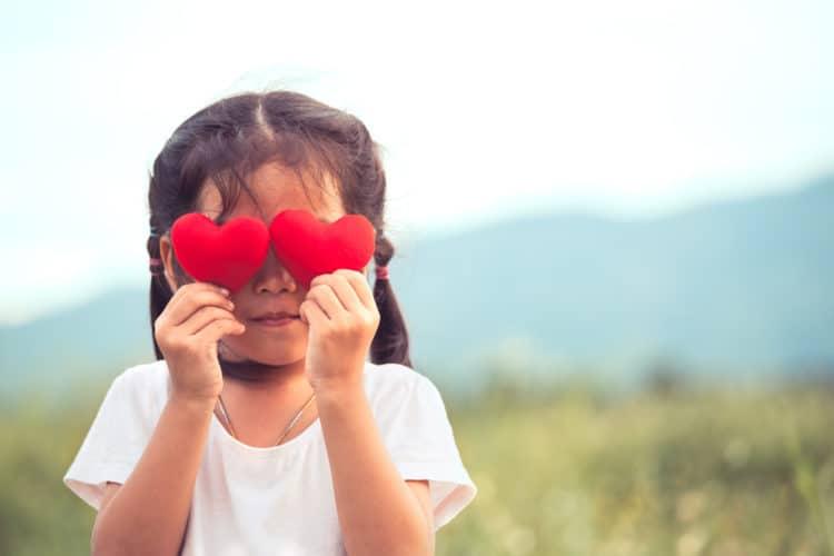 4 bí quyết giúp điều trị và phòng đau mắt đỏ cho trẻ