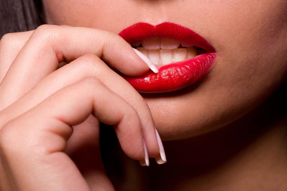 Phun xăm môi kiêng gì để môi lên màu bền đẹp?