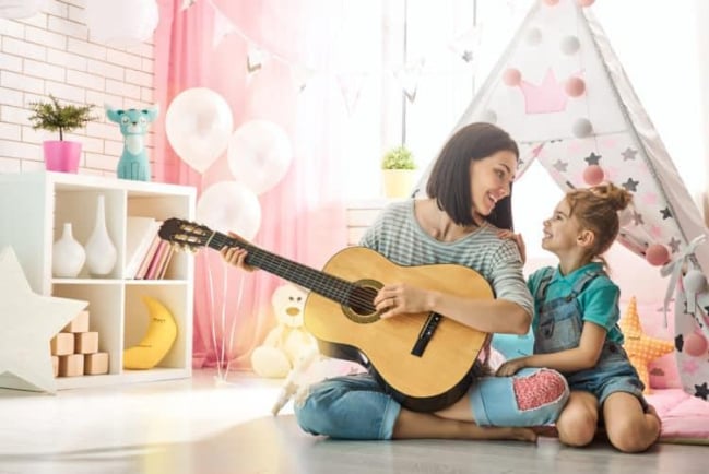 Cách giúp bạn nuôi dưỡng tình yêu âm nhạc của con