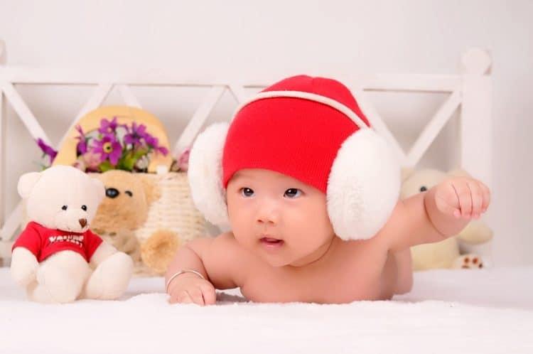 Khi nào bé biết lắng nghe bạn và mọi người xung quanh?