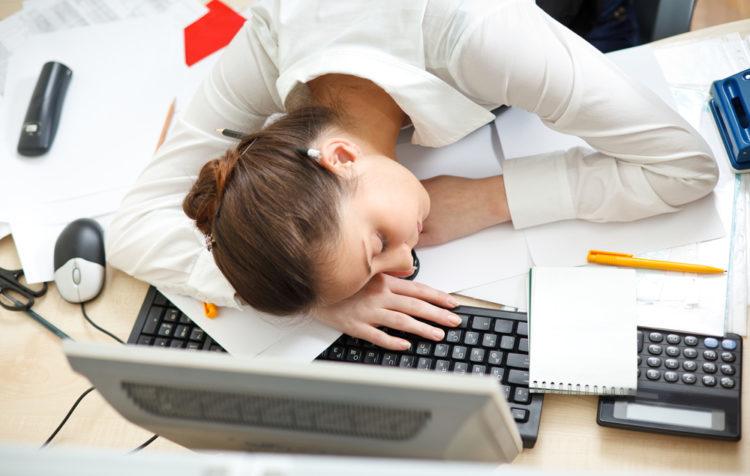 10 cách để không buồn ngủ khi làm việc, cải thiện năng suất