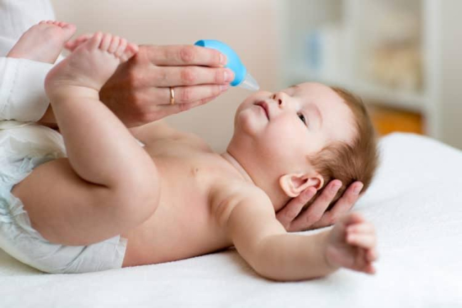 Trẻ sơ sinh bị nghẹt mũi: Nguyên nhân và cách điều trị