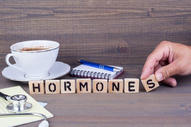 sự thay đổi hormones có thể gây ngứa vùng kín