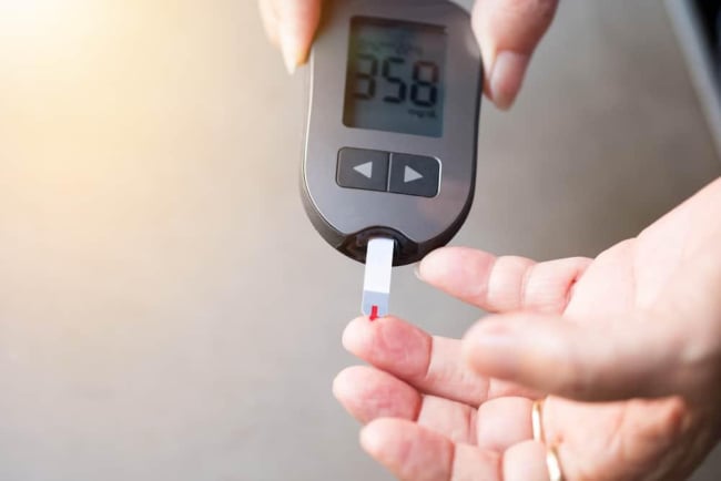 Bệnh tăng đường huyết là gì? Nguyên nhân, triệu chứng & điều trị