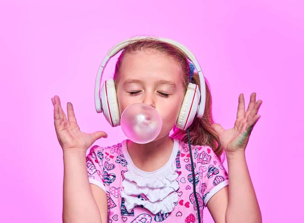 Hậu quả của việc nuốt kẹo cao su và cách xử lý