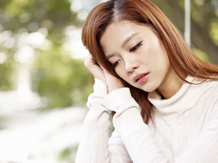 Cách kiềm chế nước mắt để không khóc trước mặt người khác