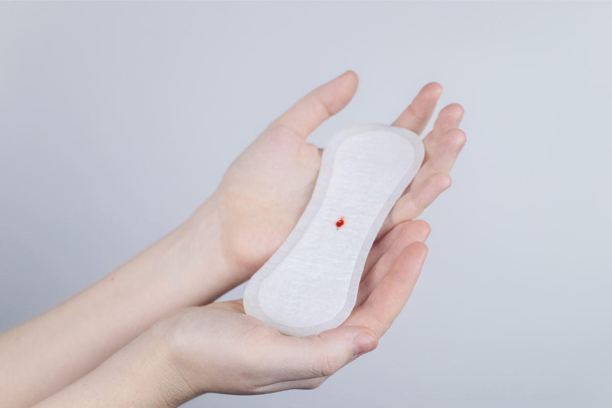 Máu báo thai: Màu sắc, lượng máu, đặc tính và các vấn đề liên quan