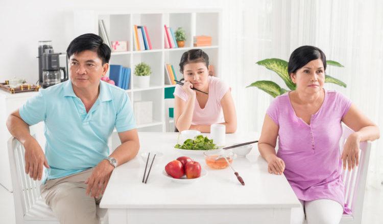 Vì sao bạn cảm thấy gia đình không hạnh phúc?