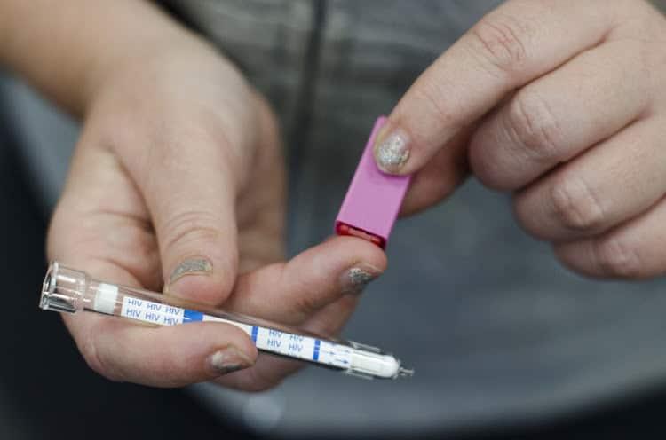 10 điều bạn nên biết khi tự xét nghiệm HIV tại nhà