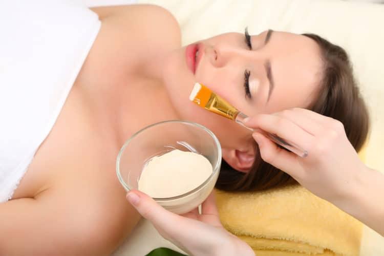 Cách làm mặt nạ dưỡng ẩm cho từng loại da lành tính, hiệu quả