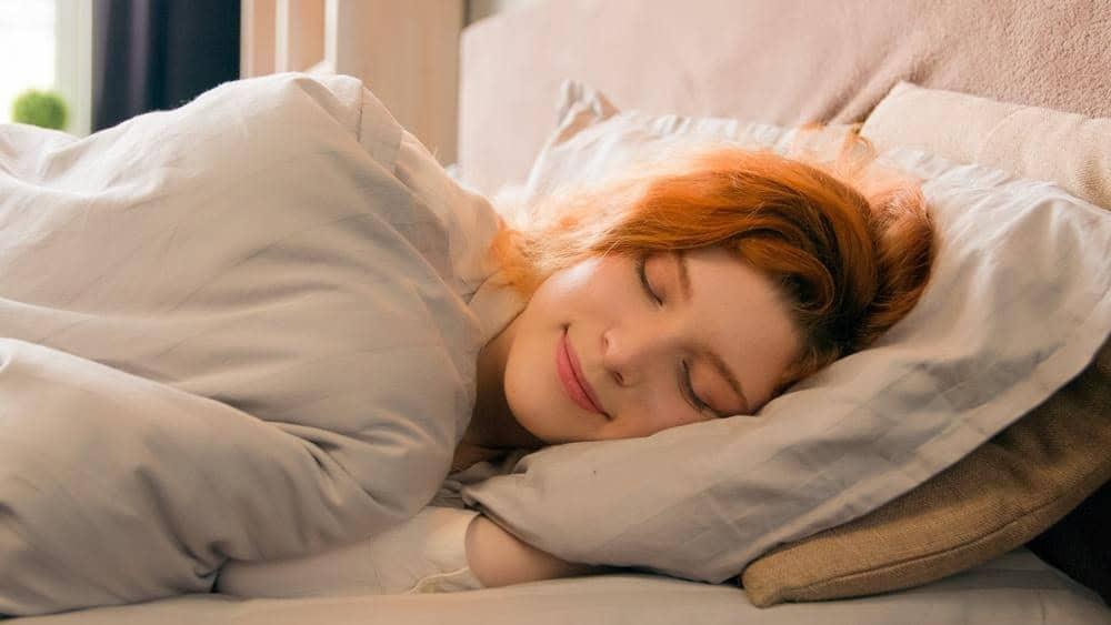 Khắc phục mắt trái giật bằng cách ngủ đủ giấc.