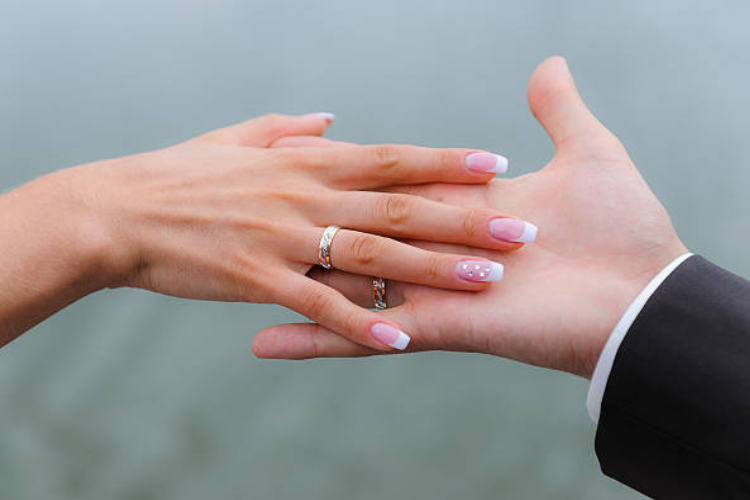 Tại sao phụ nữ không chịu ly hôn khi chồng ngoại tình?