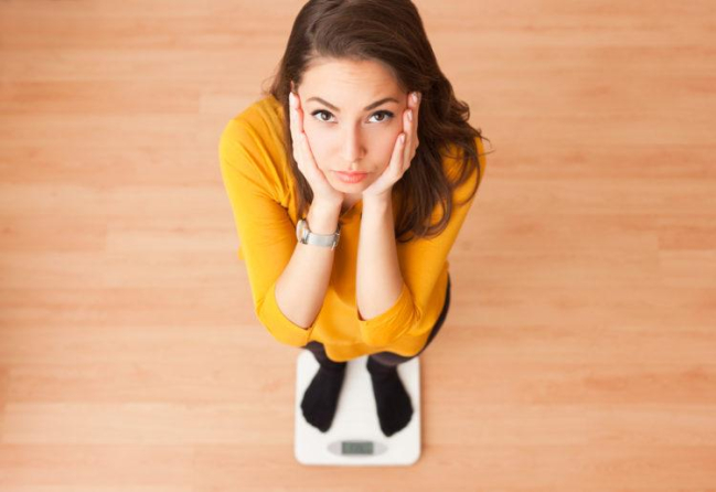 Sụt cân nhanh: Triệu chứng báo hiệu bệnh gì? Tìm hiểu ngay!
