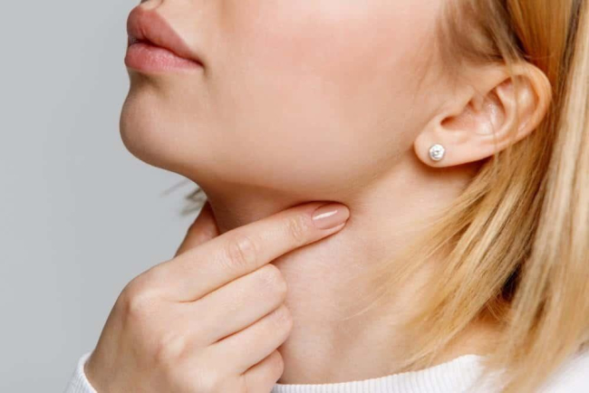 Viêm amidan mãn tính: Triệu chứng, cách trị và khi nào cần cắt amidan