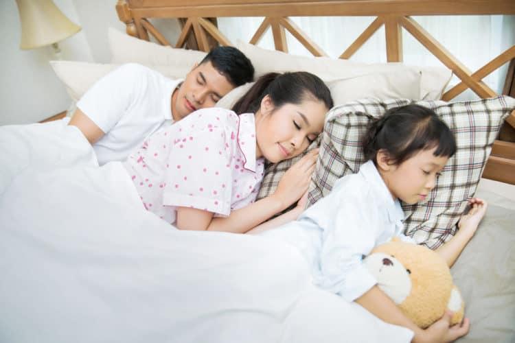 Ngủ bao nhiêu là đủ? Trẻ em và người lớn khác nhau!