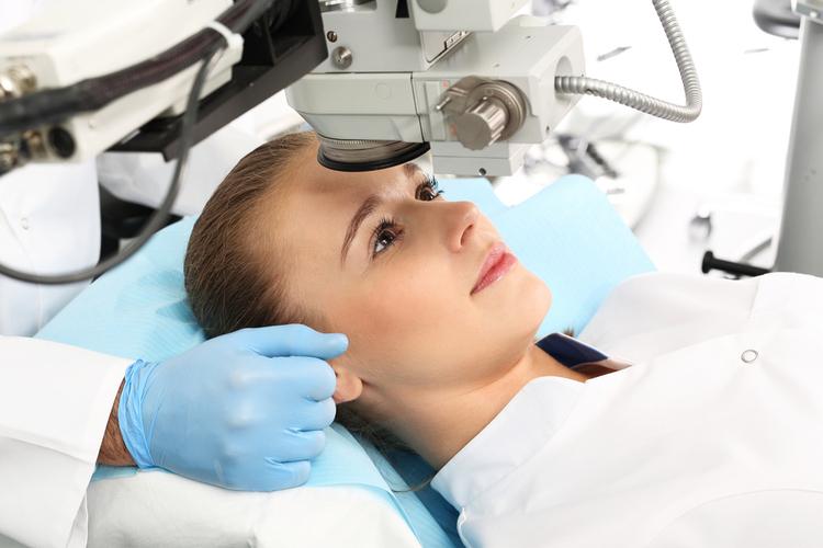 Phẫu thuật mắt LASIK