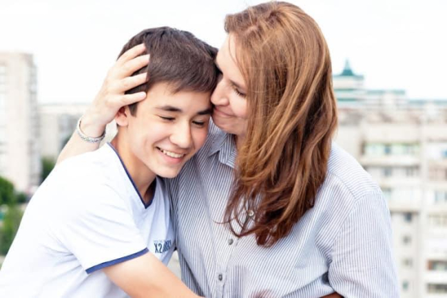 Bố mẹ cần biết gì để giúp con xác định giới tính của mình?