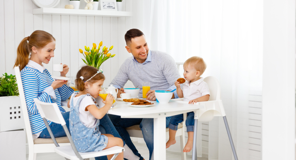 Những điều bạn cần biết để dùng ghế ăn dặm cho bé an toàn