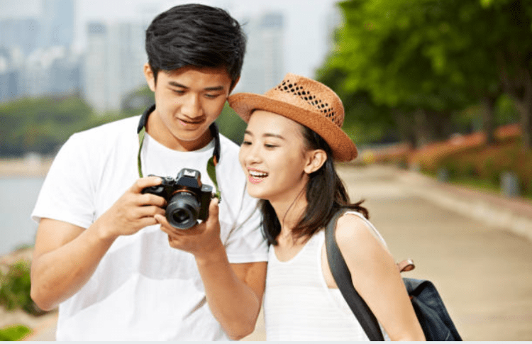 9 dấu hiệu ngôn ngữ cơ thể chứng tỏ bạn đang yêu sai người